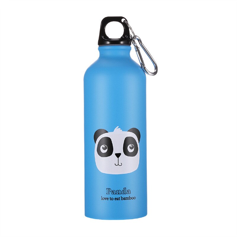Eine blaue Trinkflasche für Kinder mit einem Panda-Motiv und der Aufschrift „Panda love to eat bamboo“