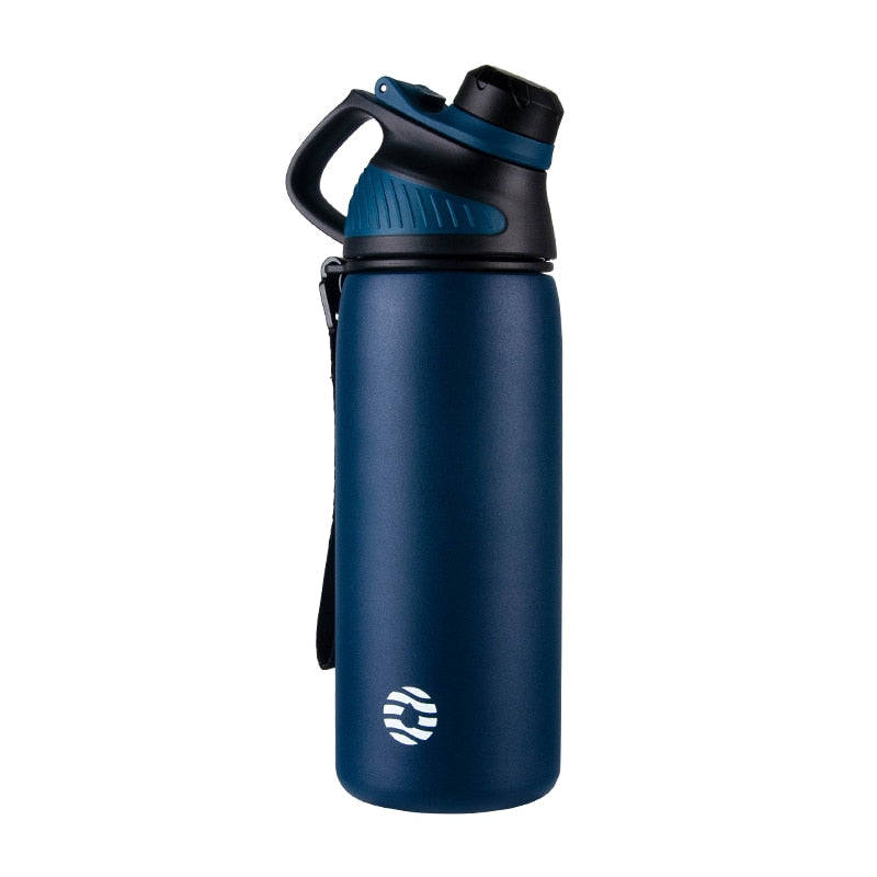 Das Bild zeigt eine blaue Edelstahl-Thermosflasche mit einem schwarzem Deckel und Griff sowie einer Befestigungsschlaufe.