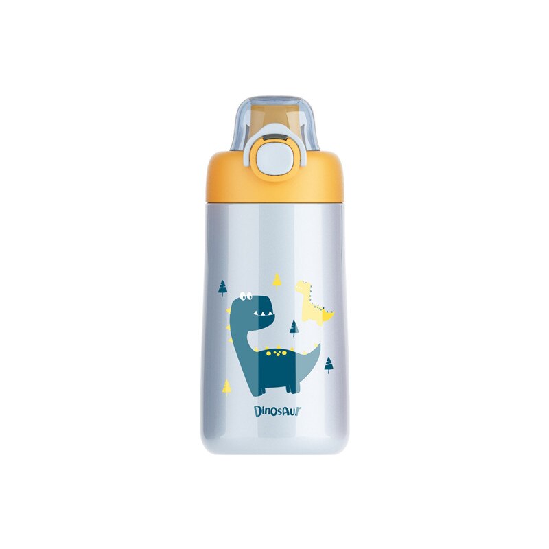 Eine Kinderthermosflasche in Grau und Gelb mit einem froehlichen Dinosaurier-Motiv. Der Deckel der Flasche ist gelb und verfuegt ueber eine Trinkoeffnung sowie einen Tragegriff.